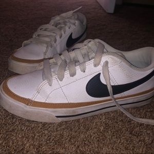 Nike court legacy shoes